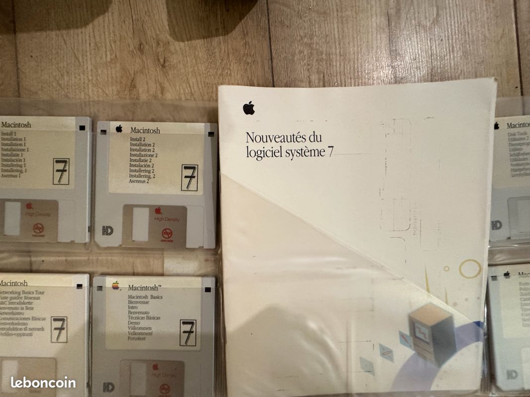 Macintosh Classic Apple (1990-1992) (image 10)