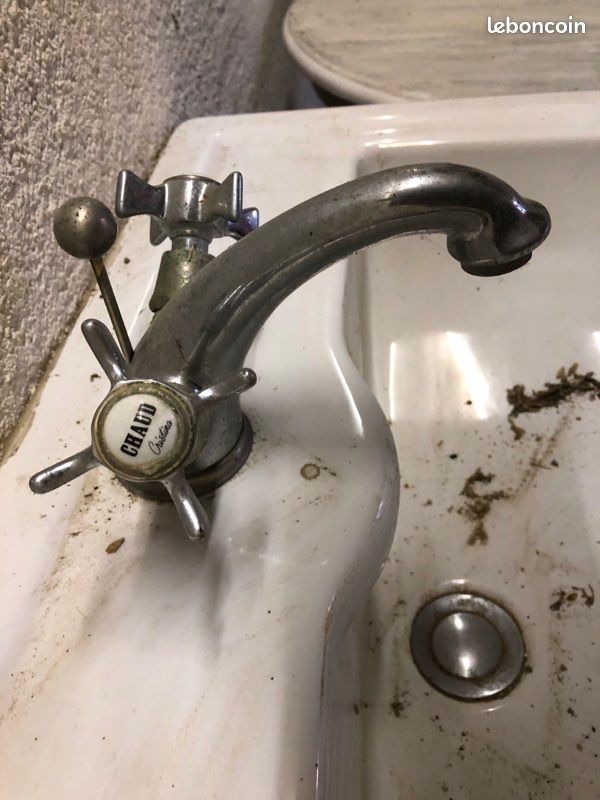 Lavabo blanc en céramique ancien en parfait état (image 3)