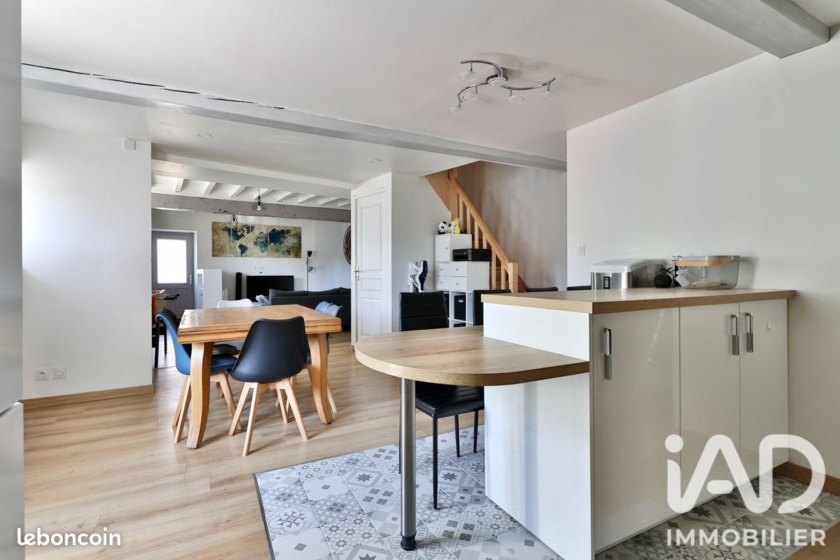 Maison 4 pièces 125 m² · à Larajasse · 125 m² · 225 000 €