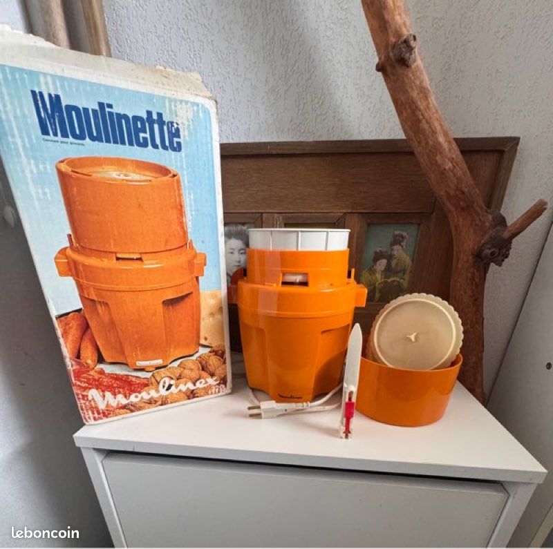 Ancien mixeur moulinette moulinex orange type 320 Bon état occasion fonctionne Vendu avec 2 accessoires (image 1)