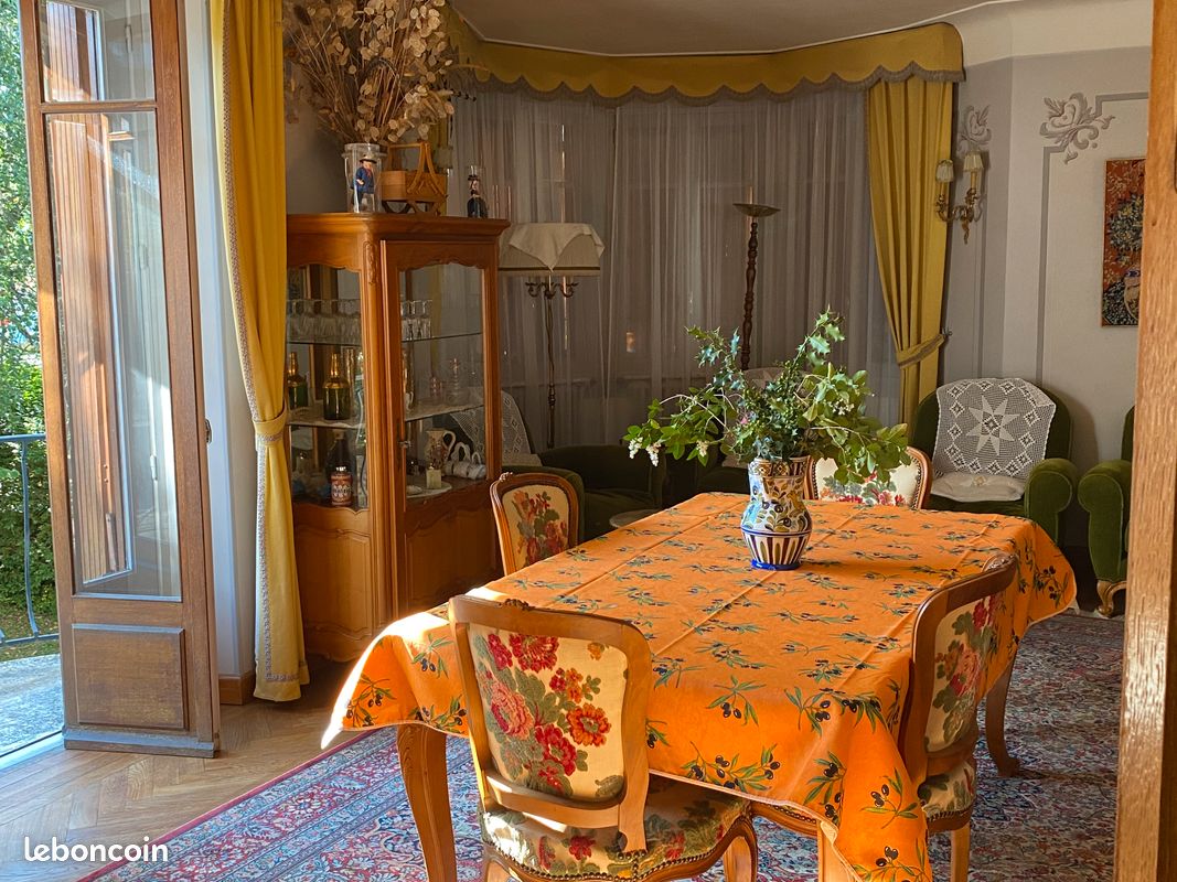 Vente maison individuelle toute en pierre sur 3 étages avec jardin privatif de 772 mc 2 garages fermés en sous-sol à St Chély d'Apcher (image 3)