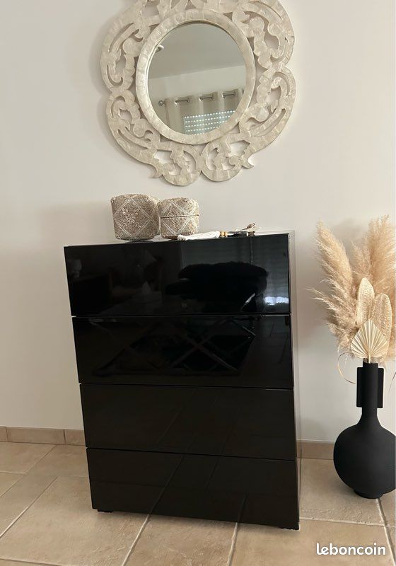 Grande commode laquée noire (image 1)