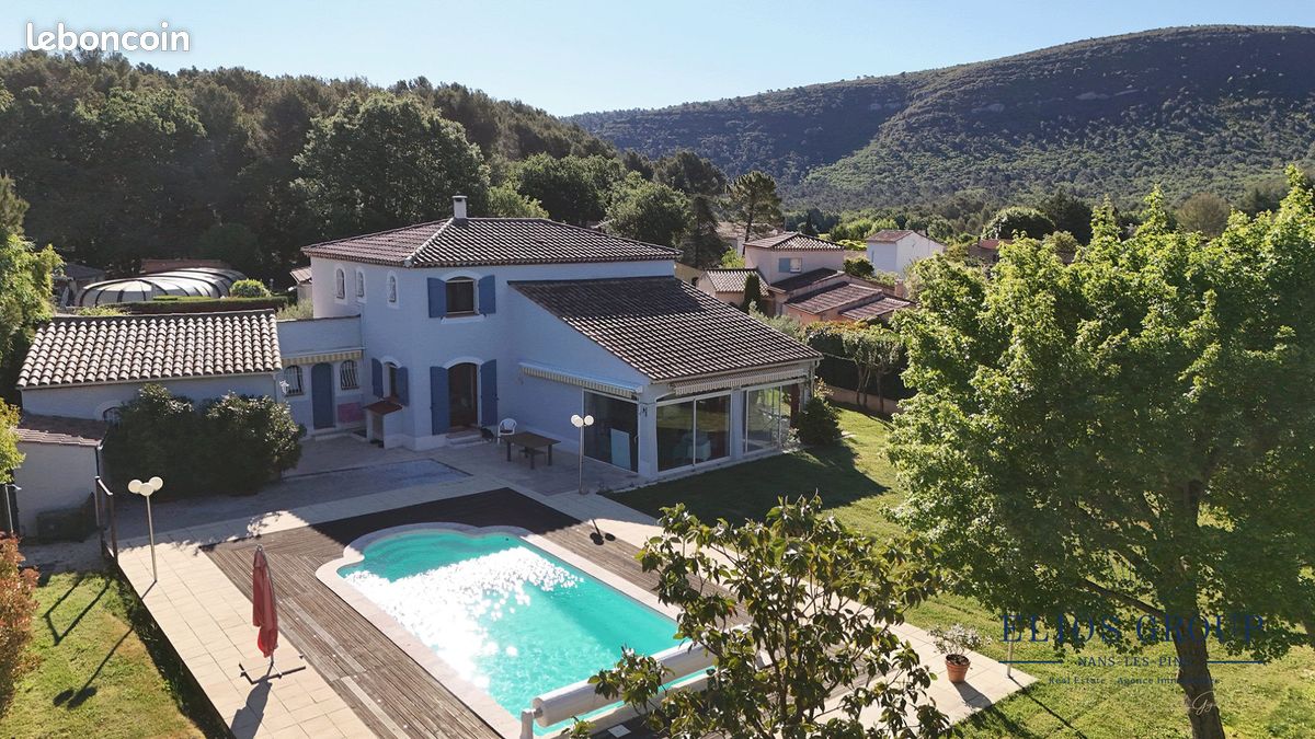 Maison 6 pièces 220 m² · à Nans-les-Pins · 220 m² · 699 000 €