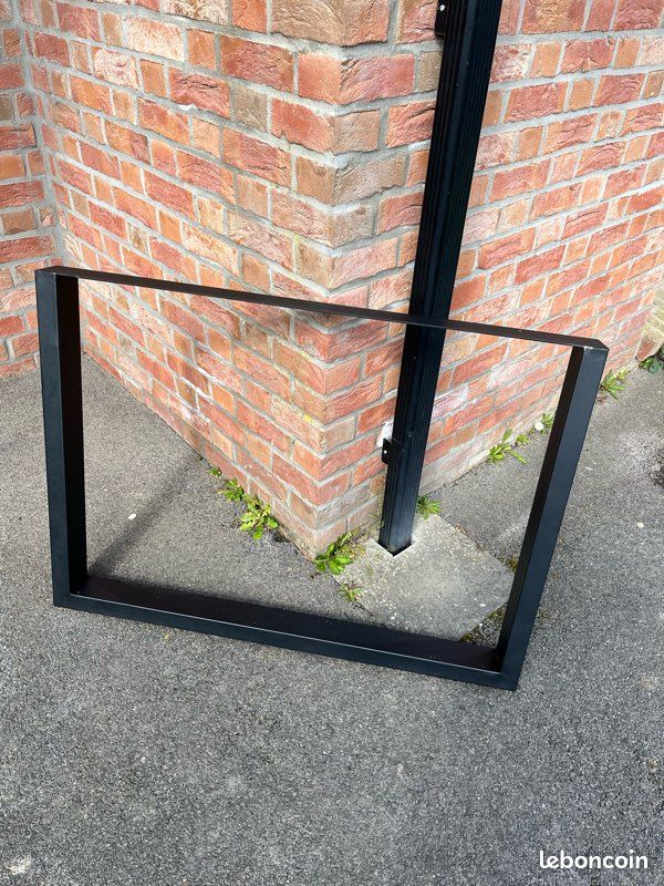 Pied de table neuf , jamais monté (image 1)