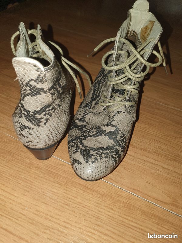 Petites bottines boots effet serpent pointure 39 (image 2)