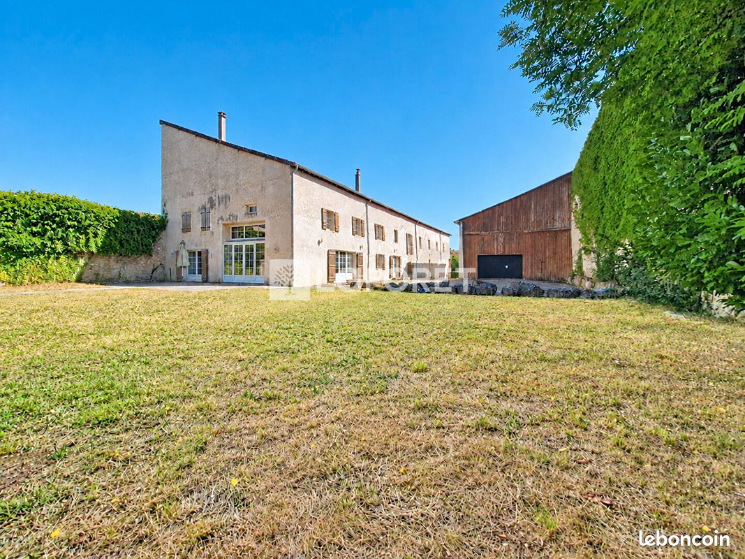 Maison 9 pièces 421 m² · à Gray · 421 m² · 380 312 €