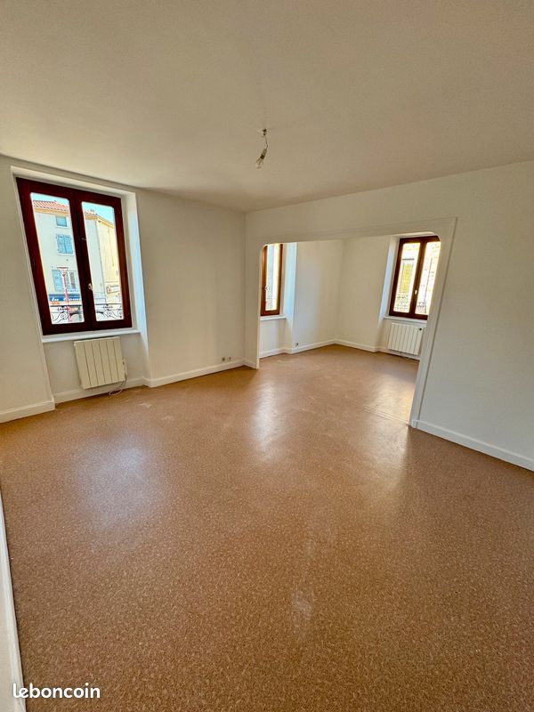 Appartement 5 pièces 94 m² · à Vic-le-Comte · 94 m² · 635 €