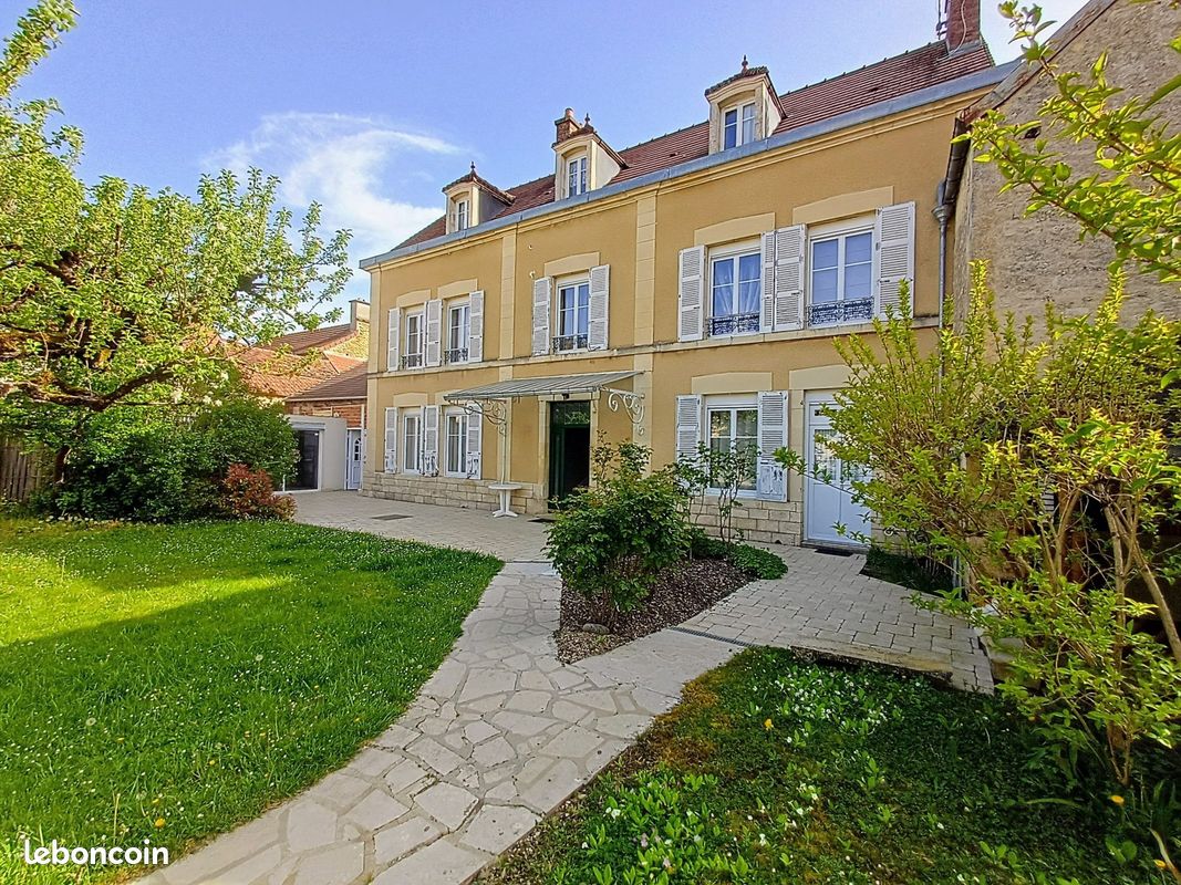 Maison 7 pièces 188 m² · à Lézinnes · 188 m² · 280 000 €