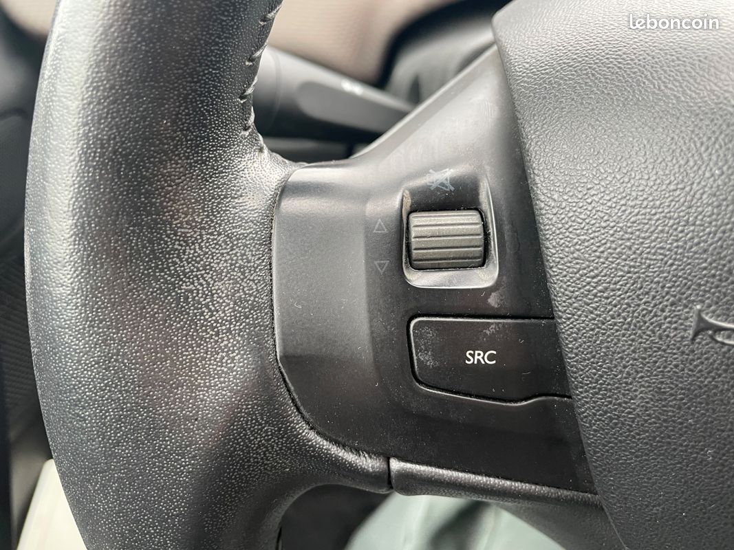 PEUGEOT 2008 1.2 80CV ACCESS (SUIVI COMPLEt) (image 18)