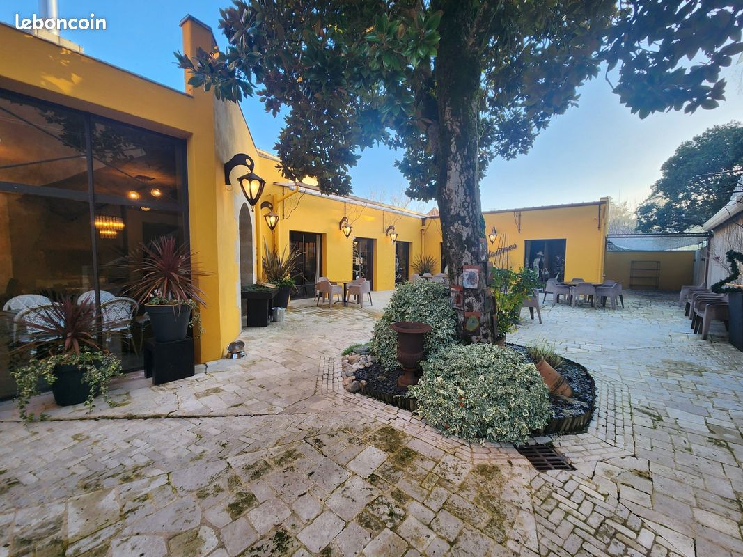 Immeuble 450 m² PRAYSSAC (image 1)
