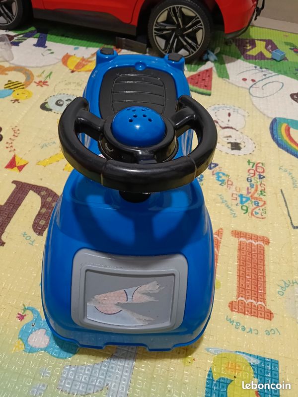 Trotteur voiture pour bébé/ enfant (image 1)
