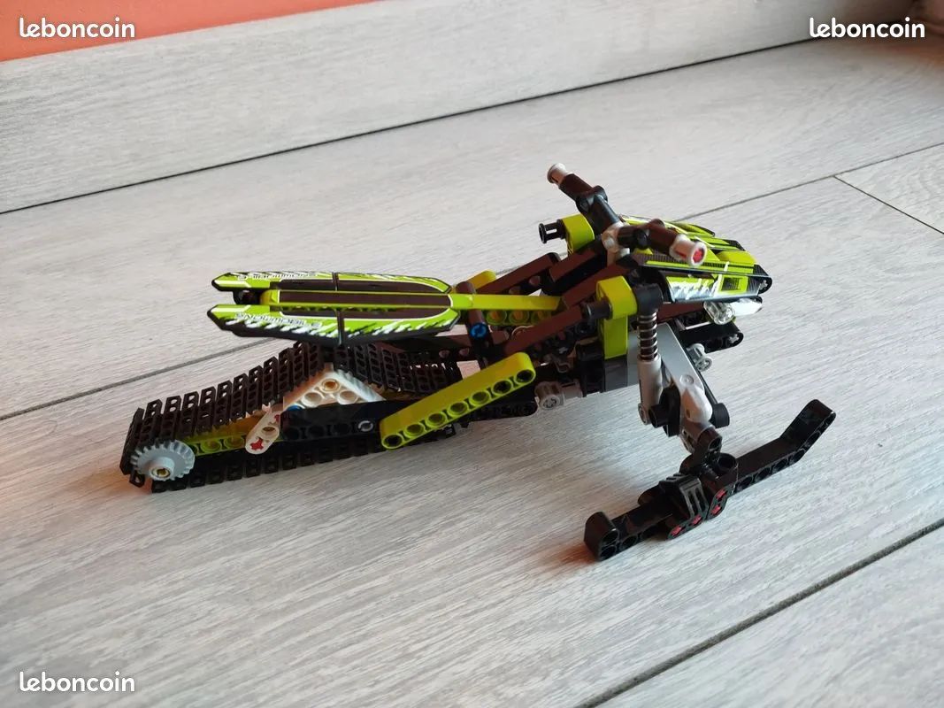 LEGO TECHNIC motoneige et snowscoot (42021) (image 1)