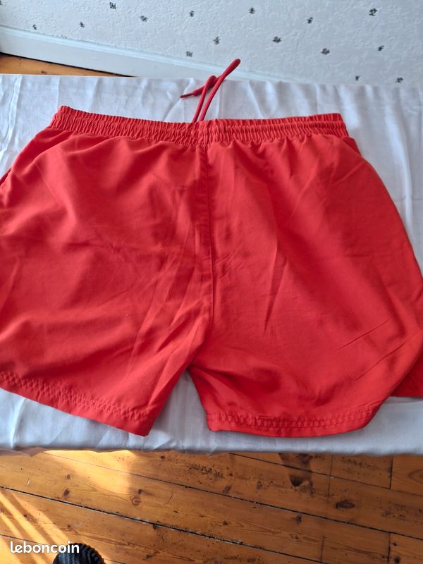 Short rouge taille L (image 3)