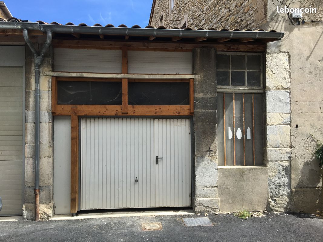 Parking pour moto(s) · à Crest · 50 €