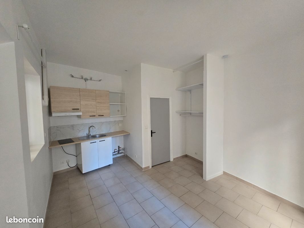 Appartement 1 pièce 18 m² · à Nîmes · 18 m² · 380 €/mois