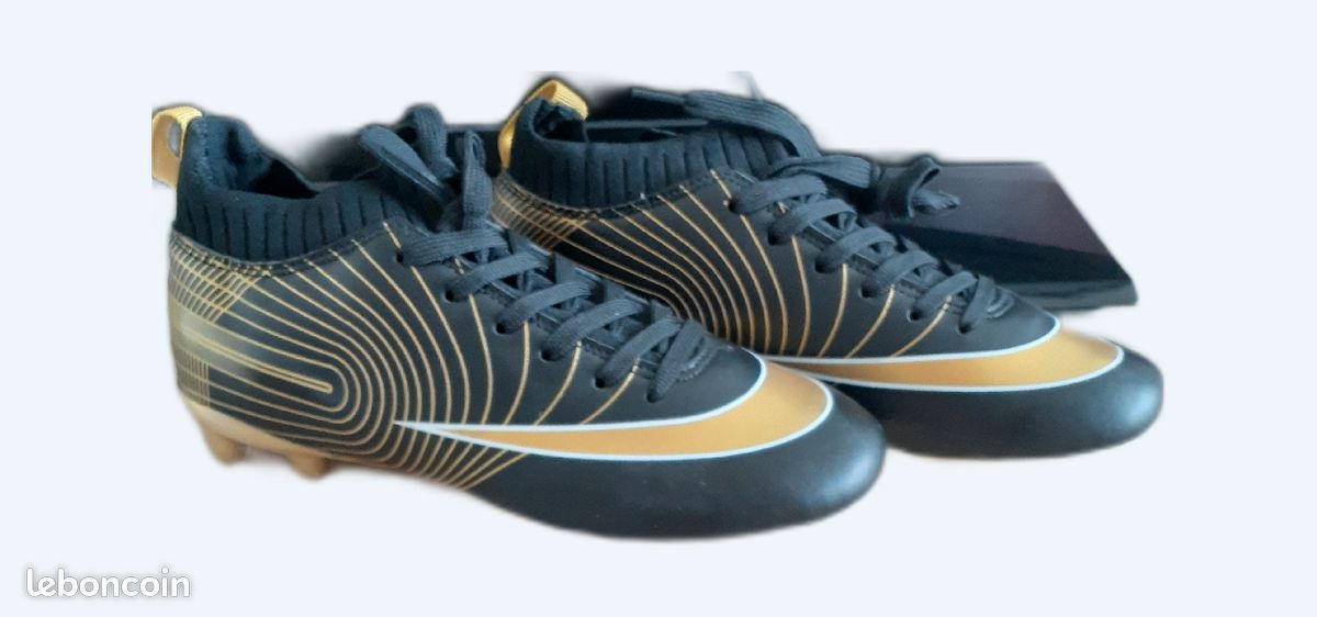 Crampons nike doré (image 1)