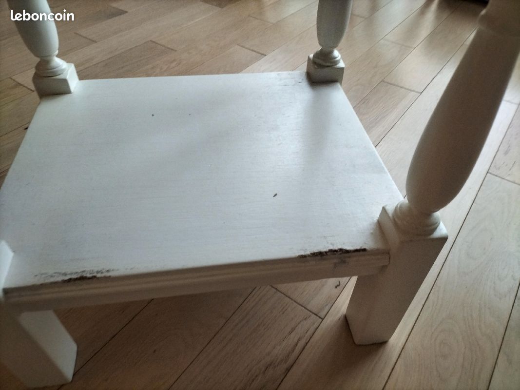 Table de chevet en blanc (image 9)