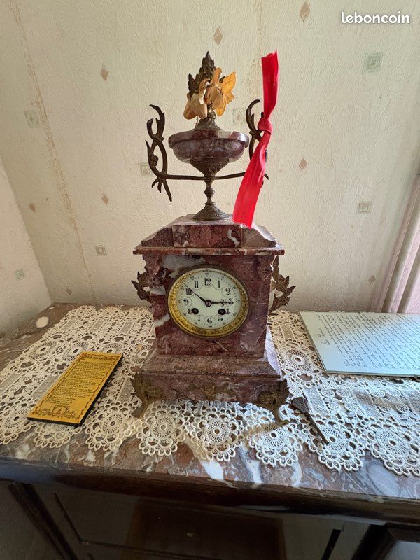 Ancienne pendule de cheminée en marbre rouge - À réviser / Décoration (image 1)
