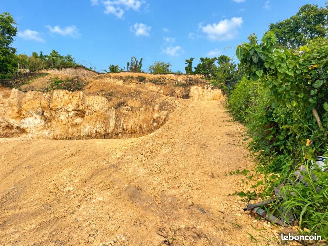 Terrain 865 m² Les Abymes · 130 000 €
