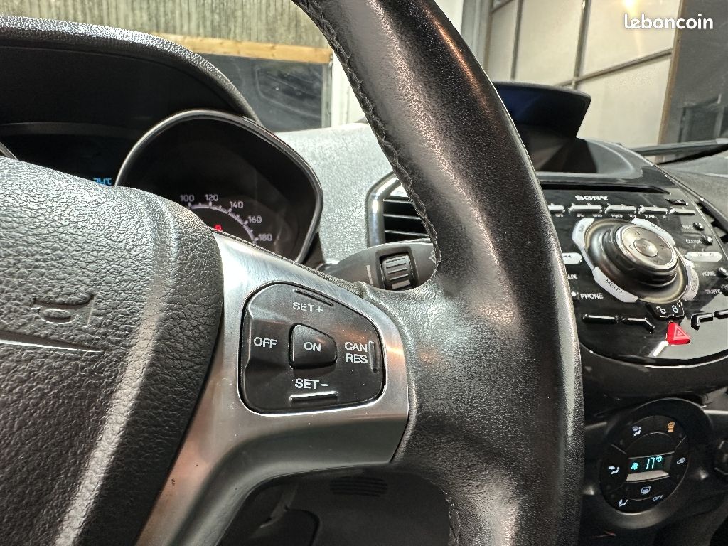 Ford EcoSport TDCi 95 Titanium (image 11)