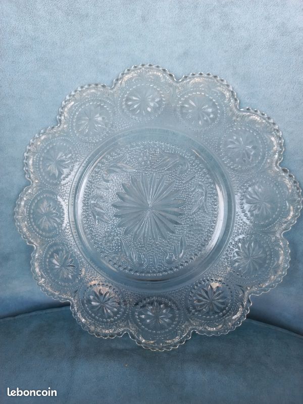 Assiette en verre ciselé Vintage façon dentelle (Sabine) (image 2)