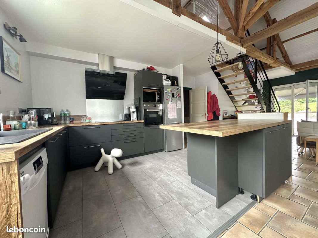 Maison 4 pièces 100 m² · à Ceyrat · 100 m² · 1 294 €/mois