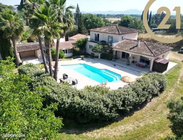 Villa 8 pièces 264 m²