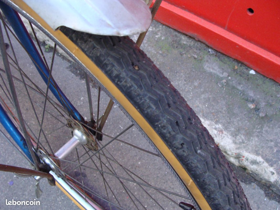 Vélo Porteur de ville Spécial CNC double porte bagages 1965 Bleu 3 vitesses au cadre, Cadre M T56 avec les roues en 650 x 35 B (roues de randonneuse) assez léger 12 kgs. Pneus Michelin World Tour (image 8)