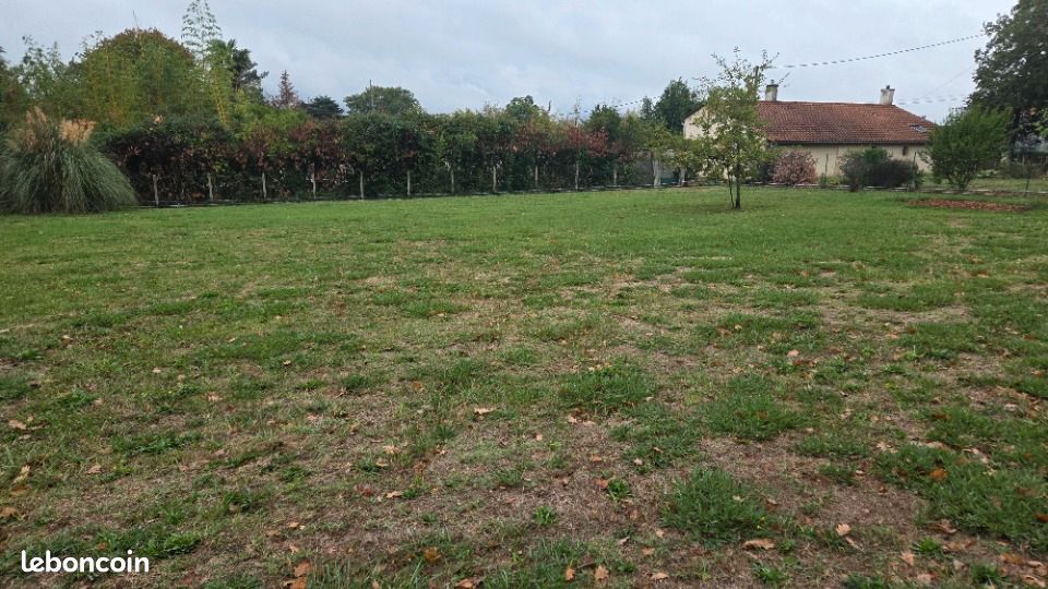 Terrain 1100 m² · à Saint-Savin · 55 000 €