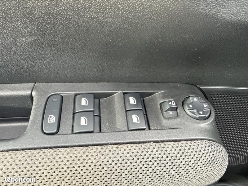 Citroen C3 Aircross Puretech RIPCURL 130 EAT6 (image 18)