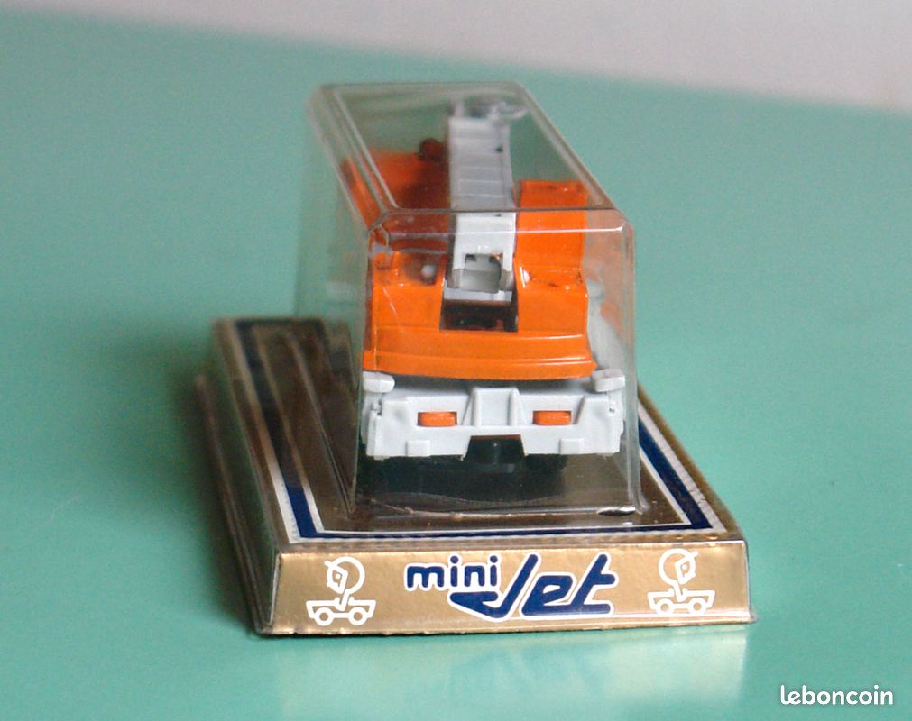 NOREV LOT DE 9 vehicules 1/64 +1 majorette en bon etat EUR 16,00