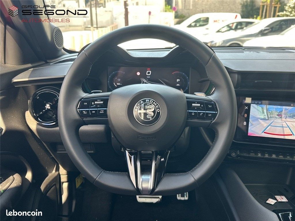 Alfa Romeo Junior 1.2 IBRIDA 145 CH EDCT6 Q4 Premium (image 14)