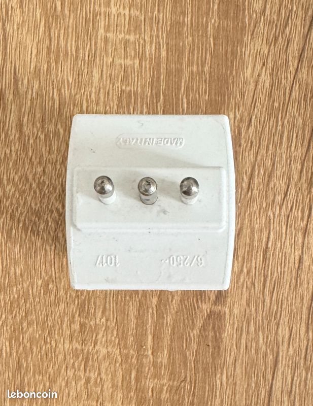 Adaptateur prise italienne / prise francaise (image 2)