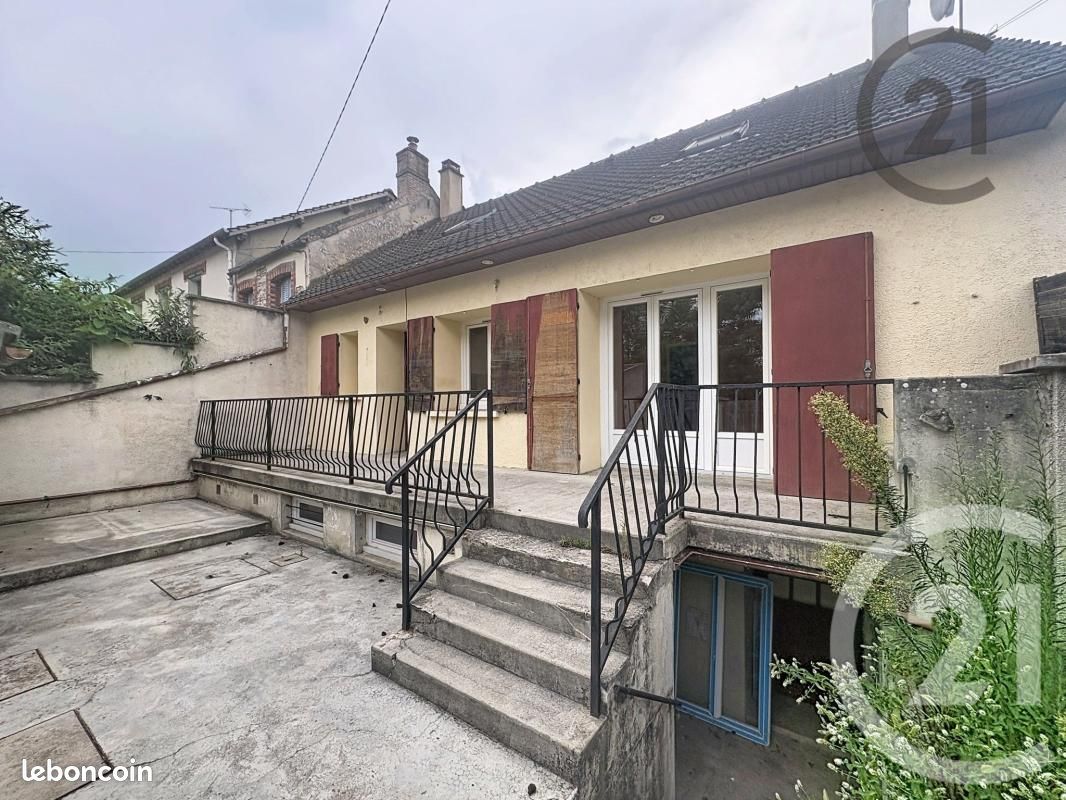 Maison 5 pièces 126 m² · à Salins · 126 m² · 150 000 €