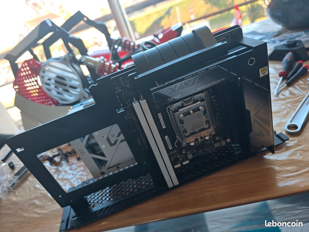 PC Gamer Ryzen 9700X / RX 9070 XT / 32Go / Sneaker X (image 5)