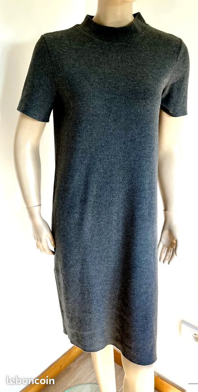 Robe T36/38 longue coupe droite et ample maille fine grise manche courte 124 (image 1)