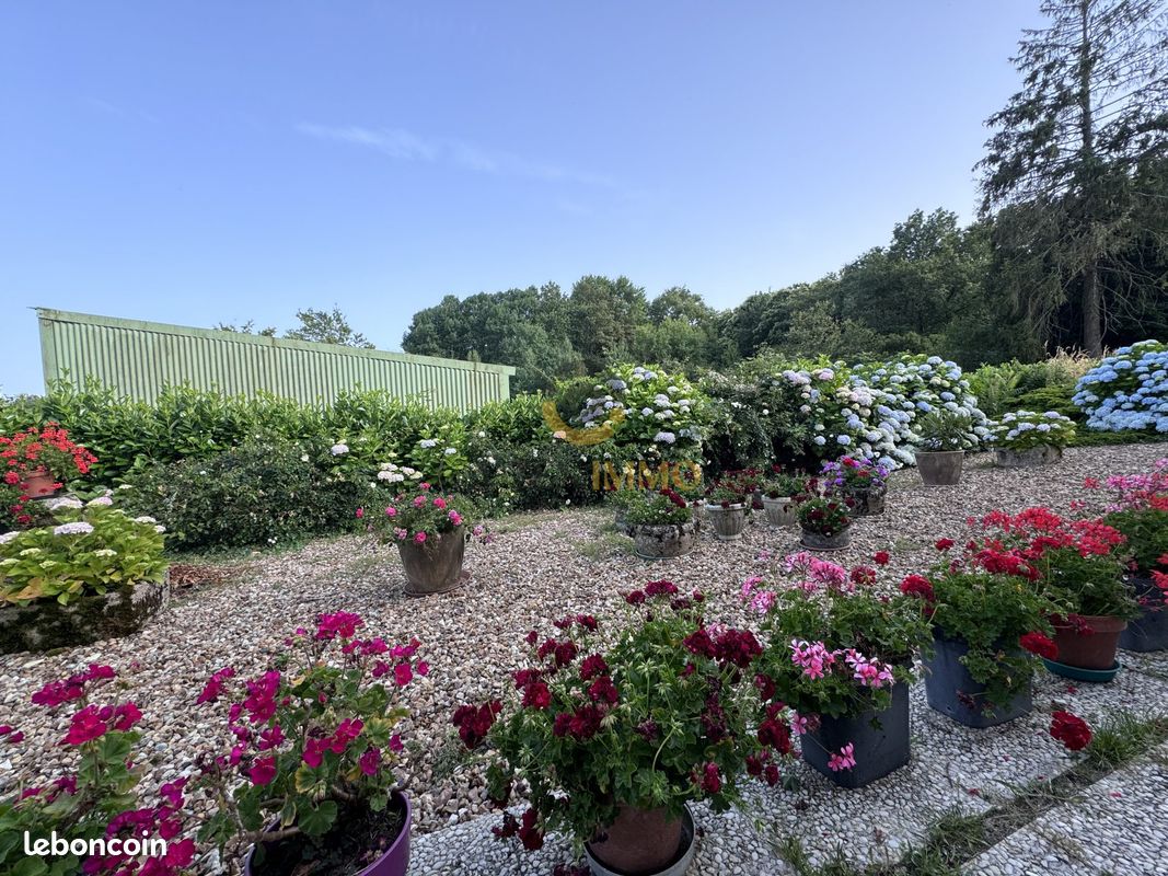 Maison 7 pièces 177 m² · à Neuvy-Bouin · 177 m² · 147 000 €