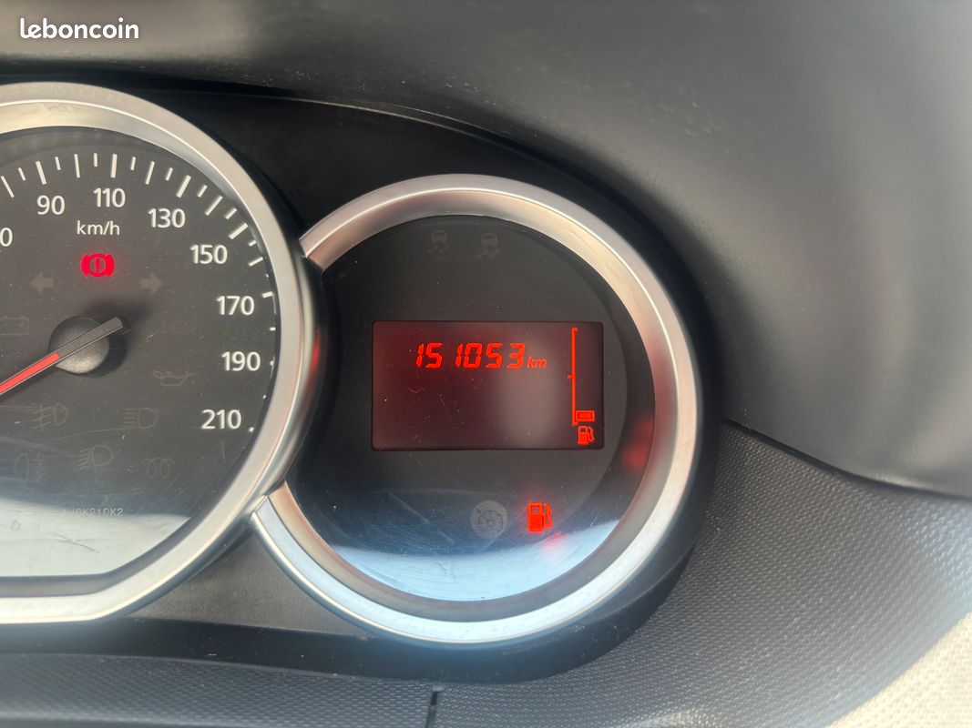 DACIA Duster dCi 110 4x2 Black Touch 2017 (image 13)