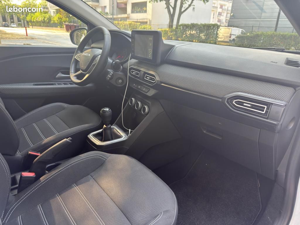 DACIA SANDERO 1.0 SCe - 65 - 24 III BERLINE Expression PHASE 2 (image 28)