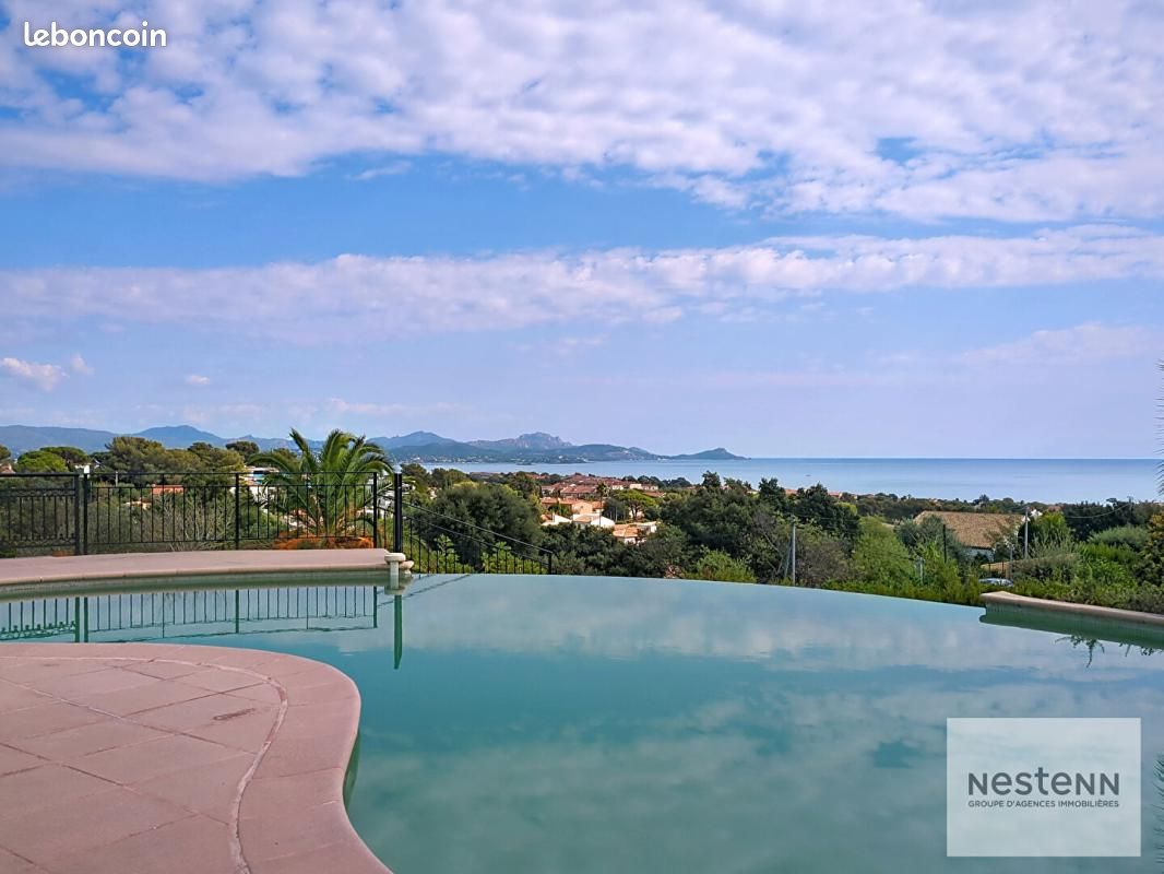 Maison 8 pièces 240 m² · à Fréjus · 240 m² · 1 495 000 €