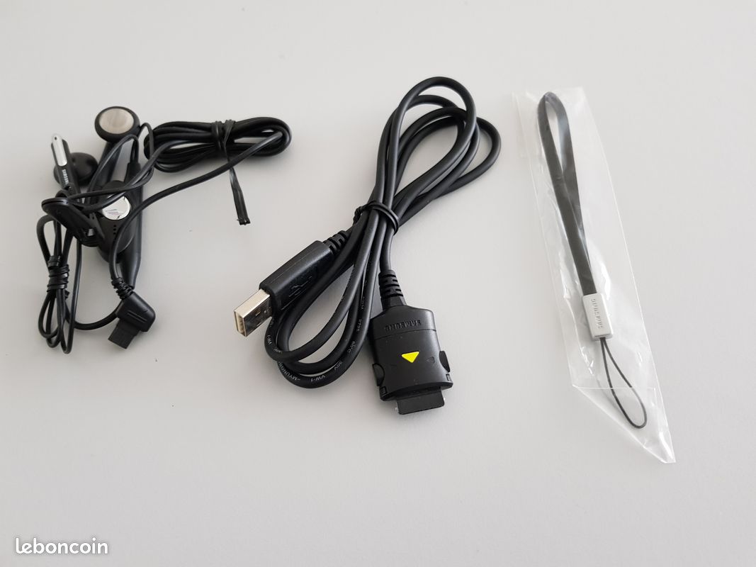 Samsung Z140V kit piéton, câble usb (image 1)