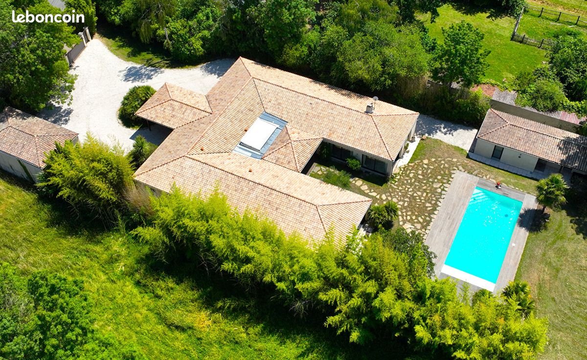 Maison 8 pièces 326 m² · à La Chevrolière · 326 m² · 695 000 €