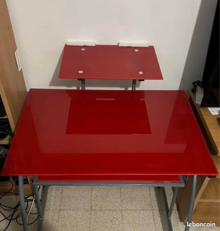Vend bureau en verre rouge (image 1)