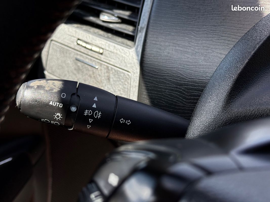 Citroën C4 1.6 HDI 110CH Exclusive – Régulateur – Clim Auto – Jantes Alu – Révisée & Garantie 6 mois (image 29)