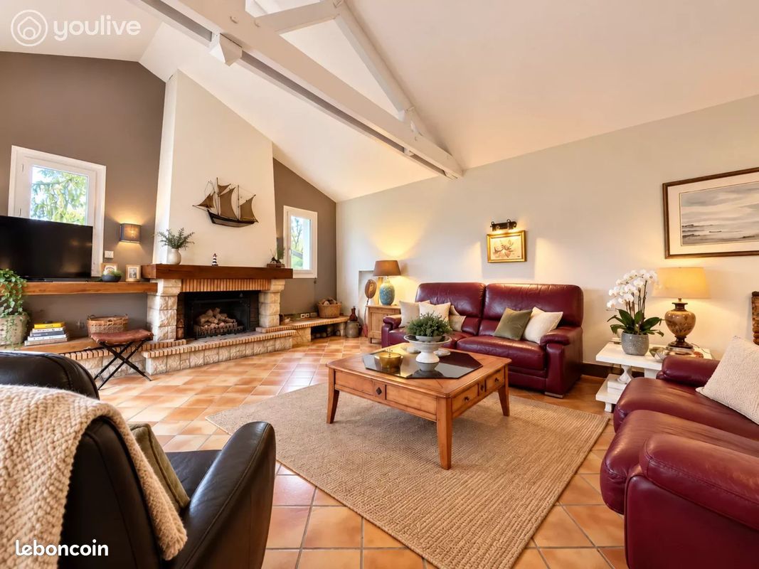 Maison 10 pièces 234 m² · à Chemillé-en-Anjou · 234 m² · 399 000 €