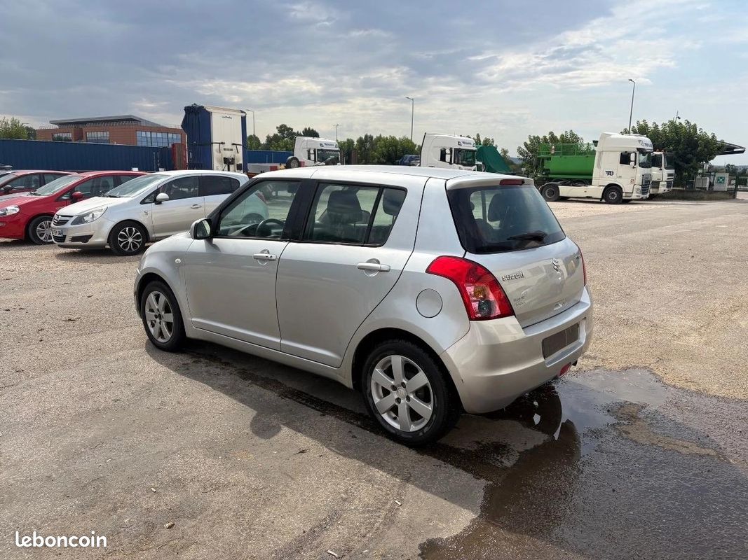 Suzuki Swift 1.3 90 GL (image 2)