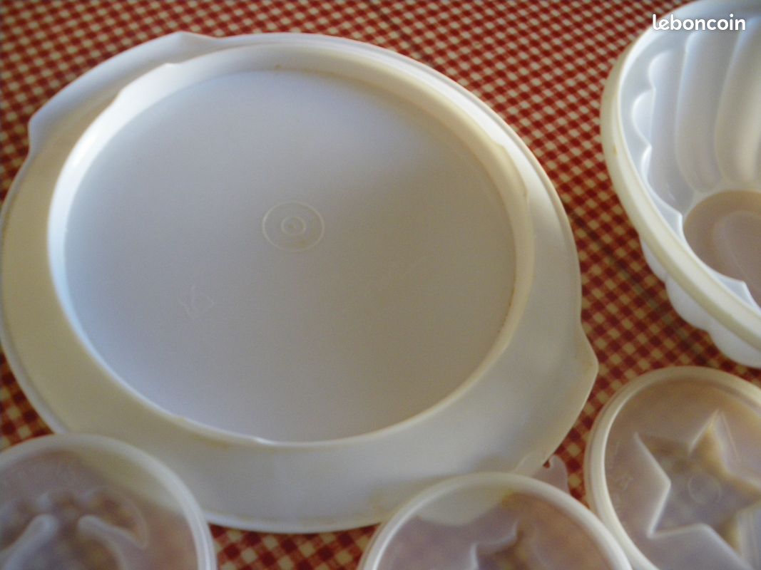 Moule à Charlotte TUPPERWARE avec plateau + 4 formes - Très Bon Etat - Arts de la table