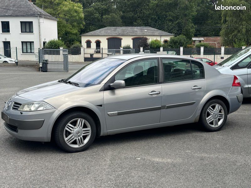 Renault Mégane 2 Classic 2.0i 135 cv luxe privilège garantie 6 mois (image 2)