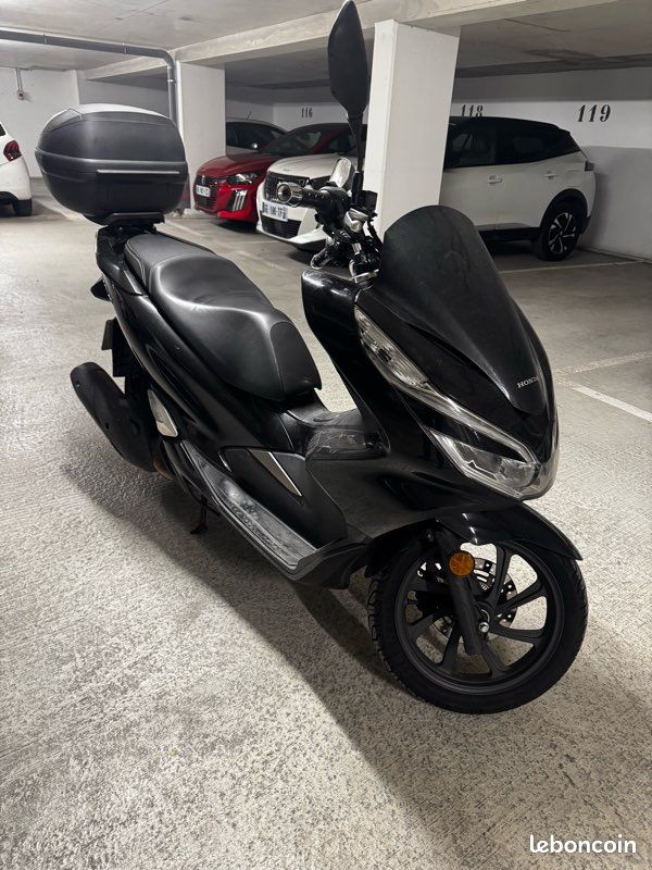 Honda PCX 125 – Noir – Top case - Motos