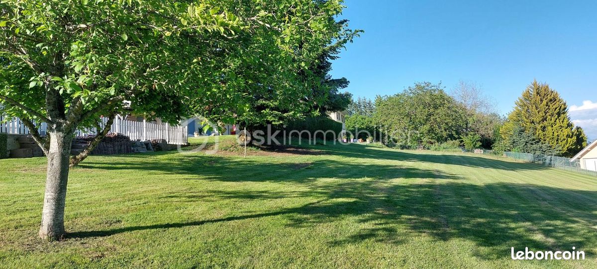 Terrain 1 361 m² Usinens · 140 000 €